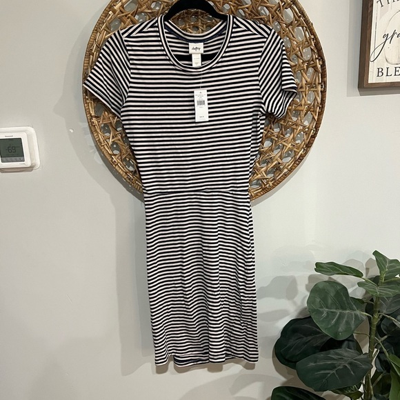 daytrip dress with open back - Picture 6 of 7